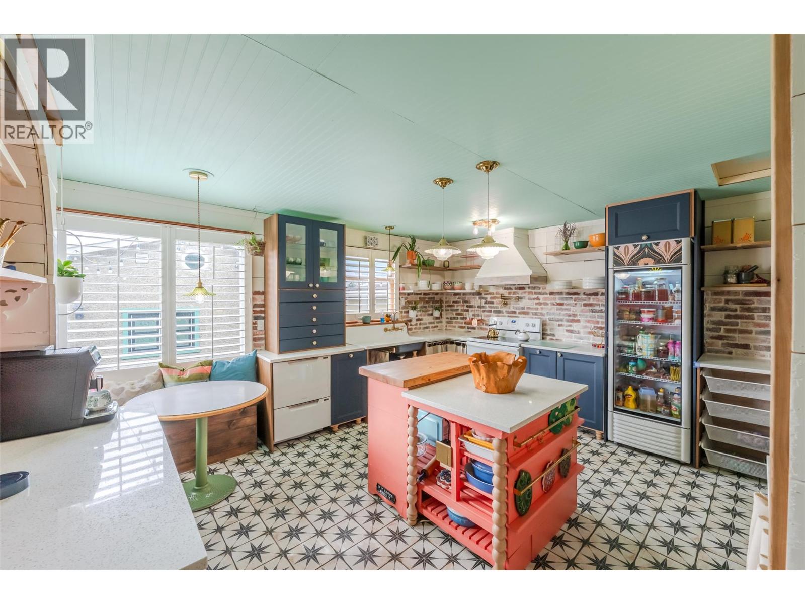 100 HUTH Avenue, Penticton