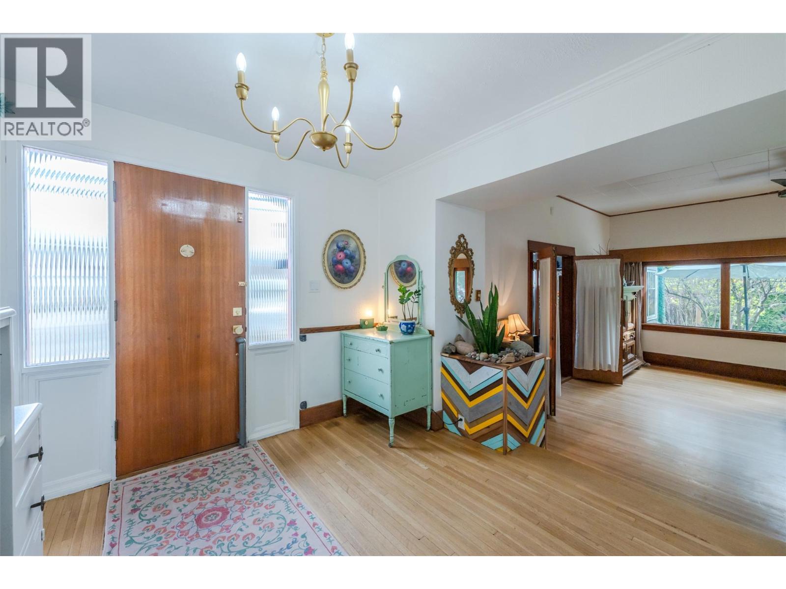 100 HUTH Avenue, Penticton