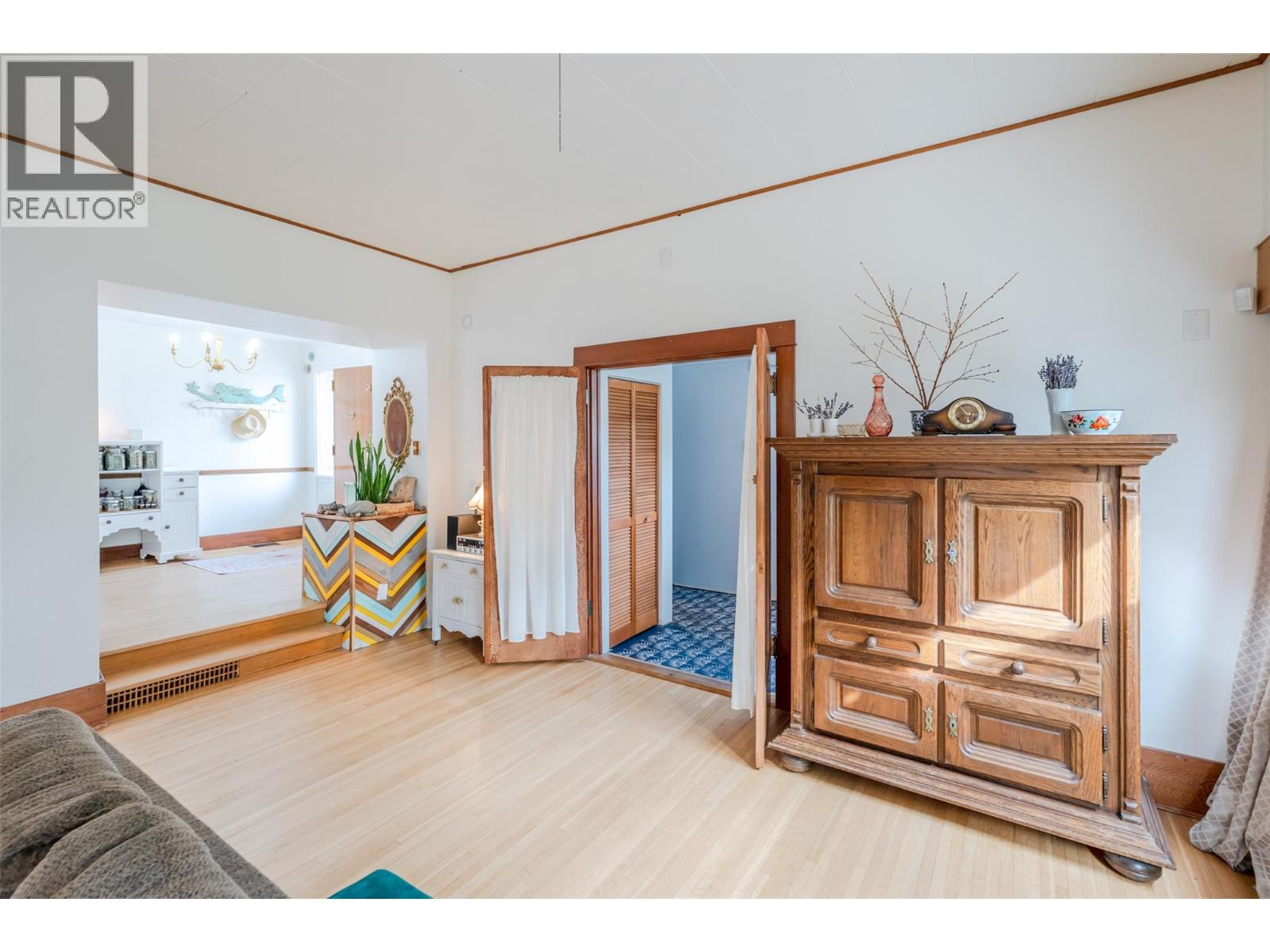 100 HUTH Avenue, Penticton