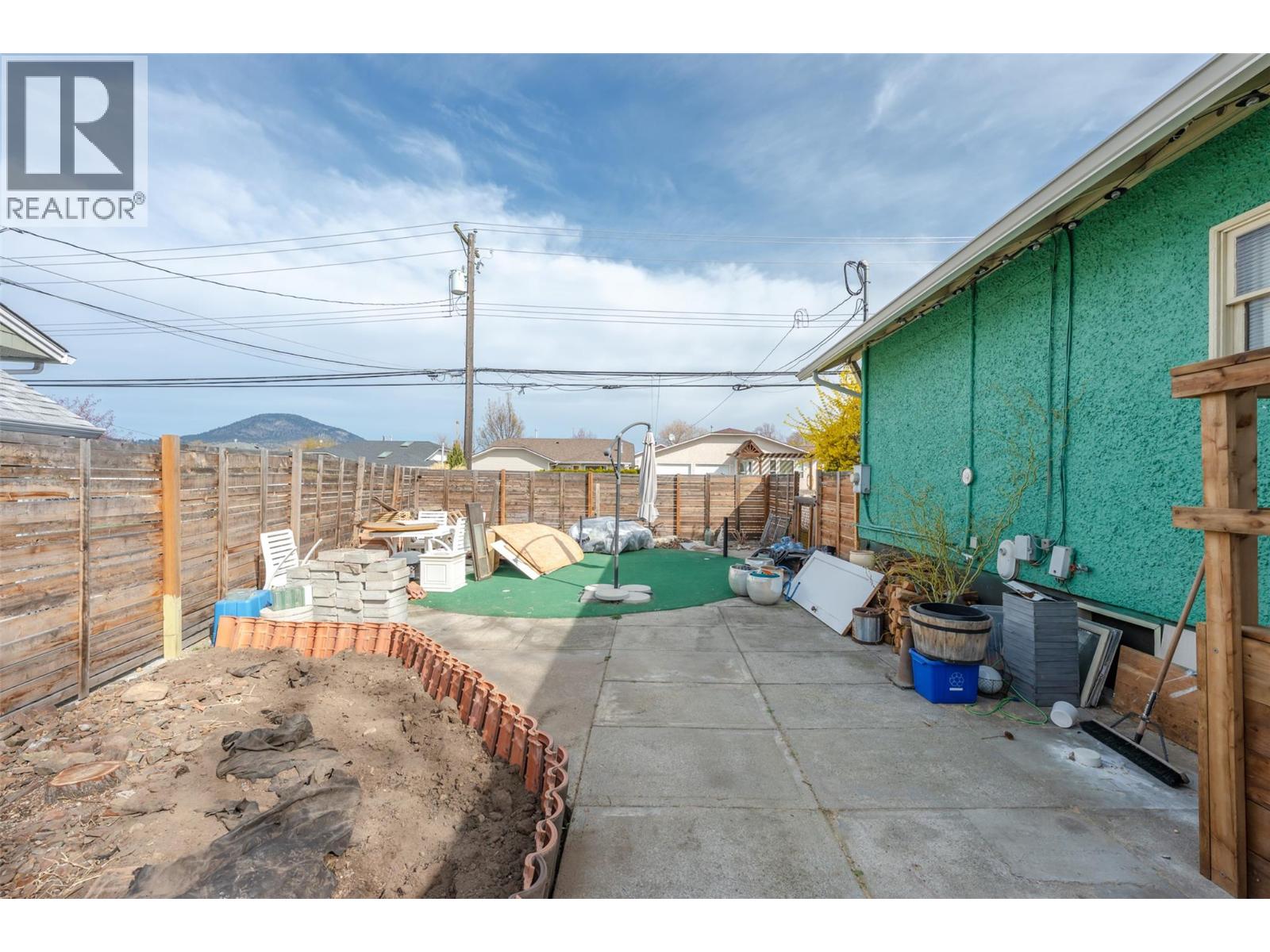 100 HUTH Avenue, Penticton