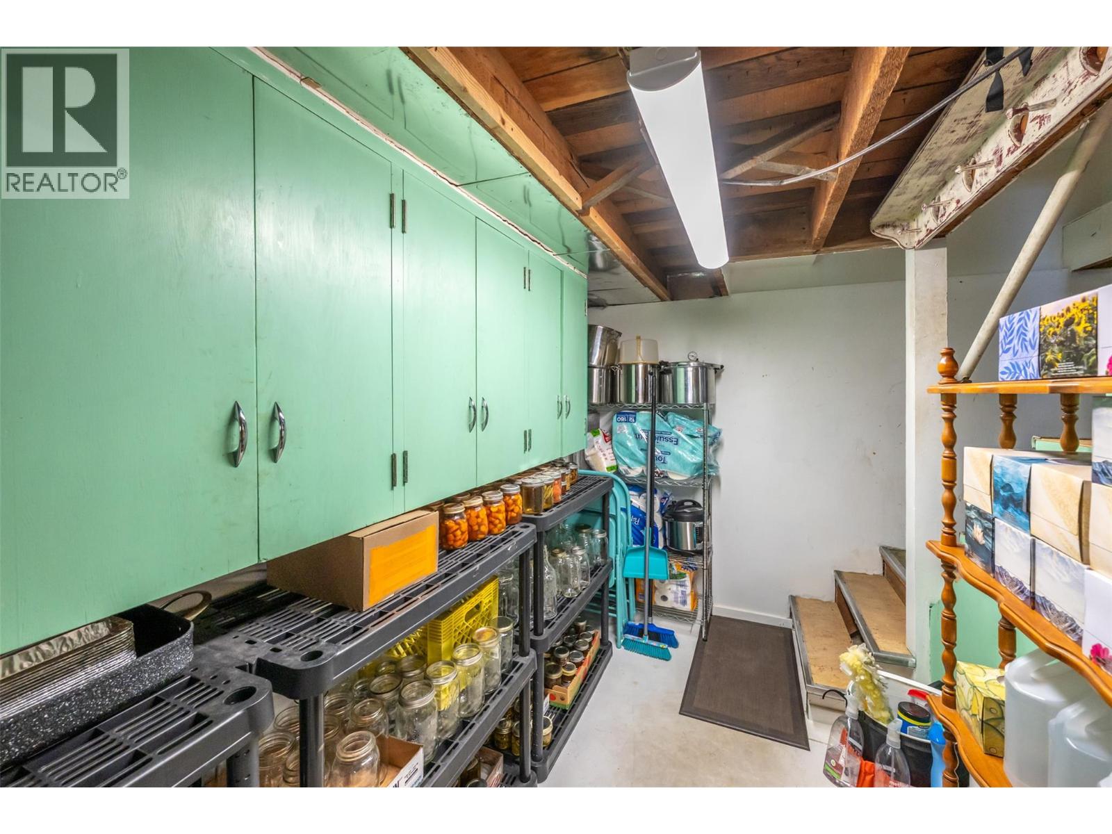 100 HUTH Avenue, Penticton