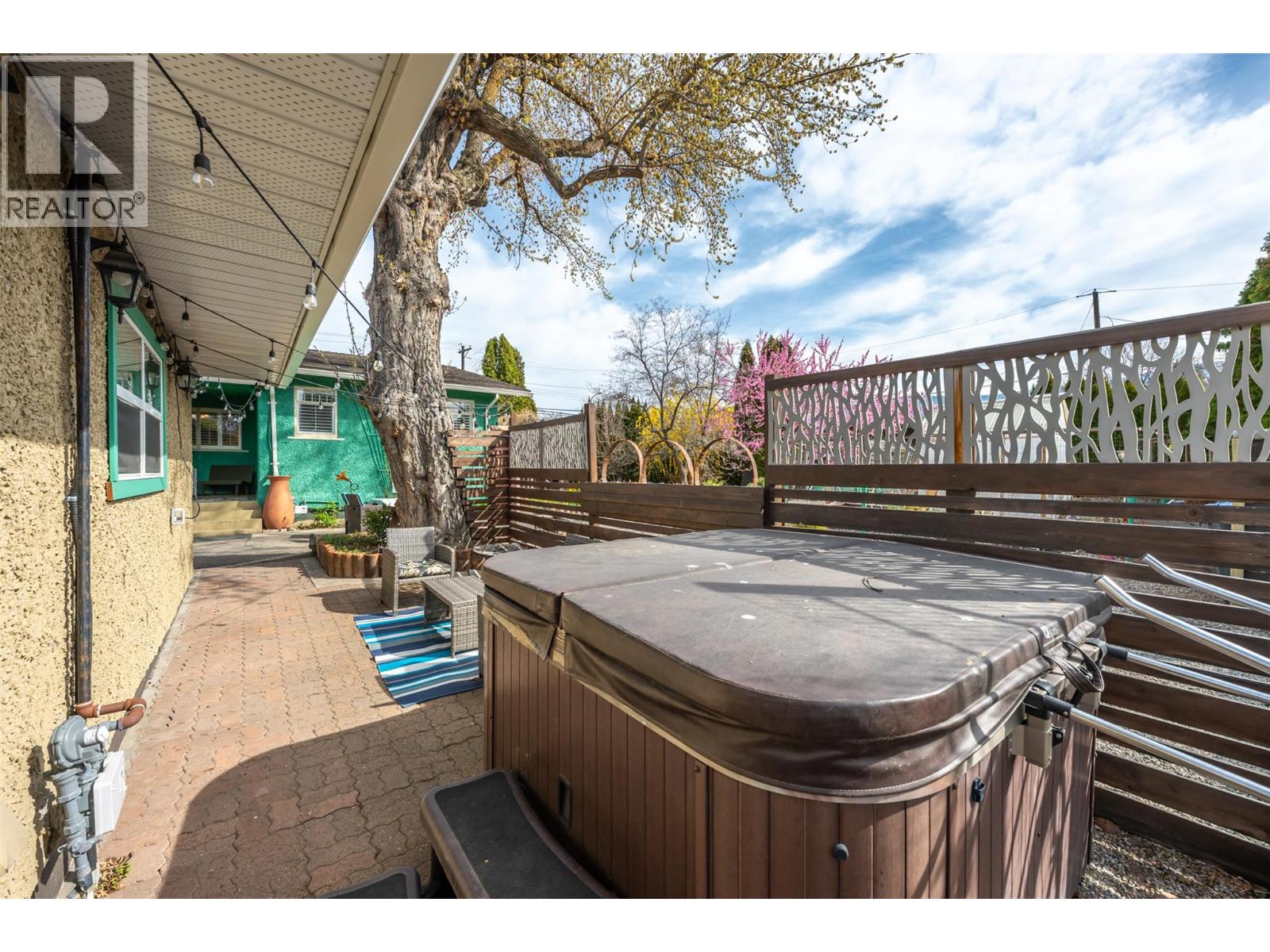 100 HUTH Avenue, Penticton