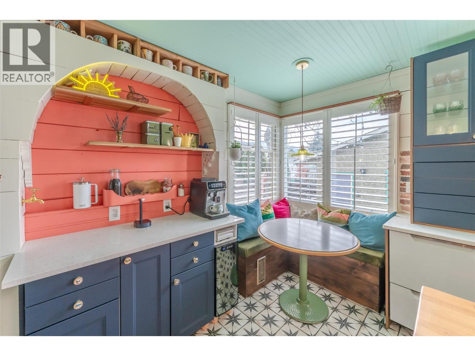 100 HUTH Avenue, Penticton