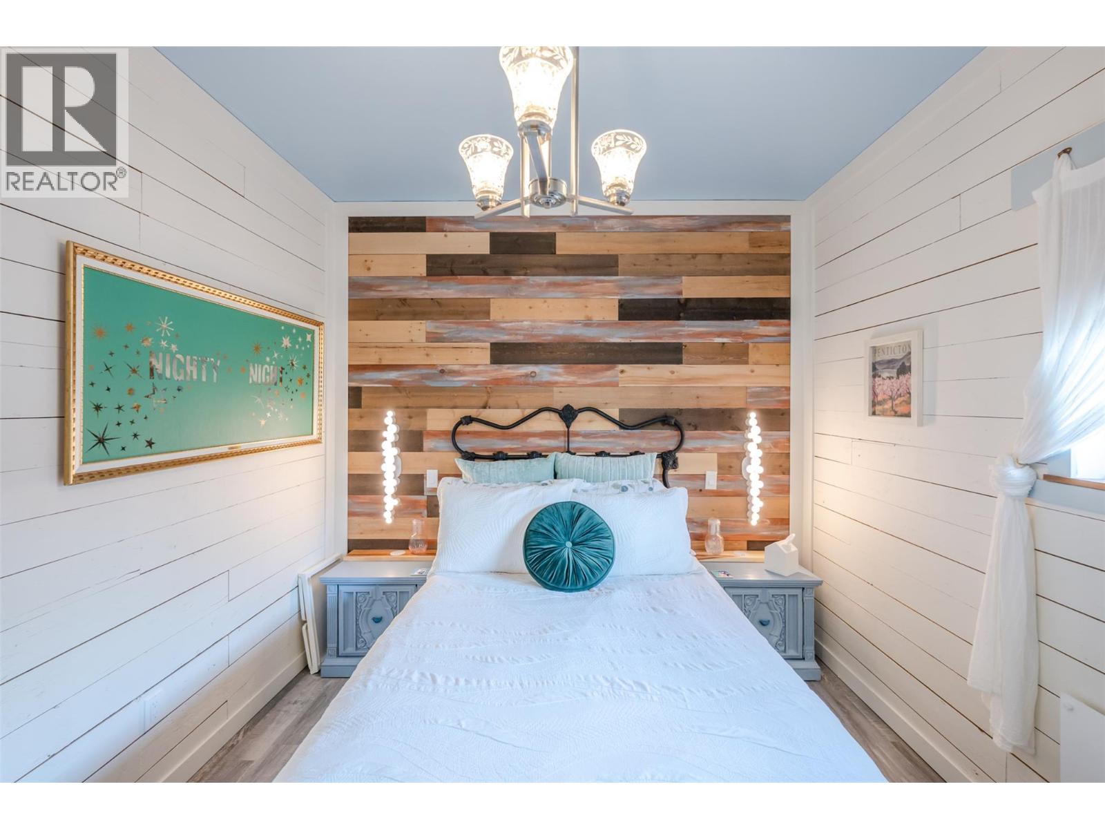 100 HUTH Avenue, Penticton