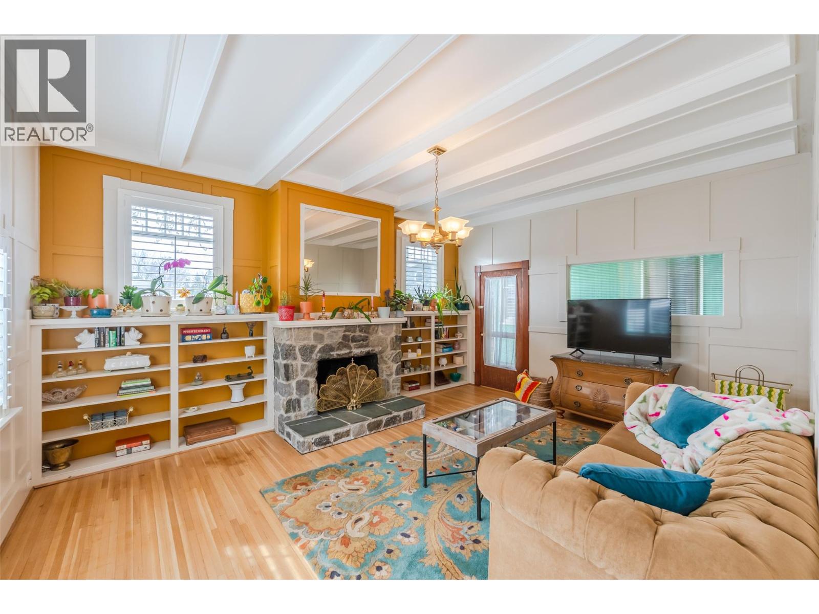 100 HUTH Avenue, Penticton