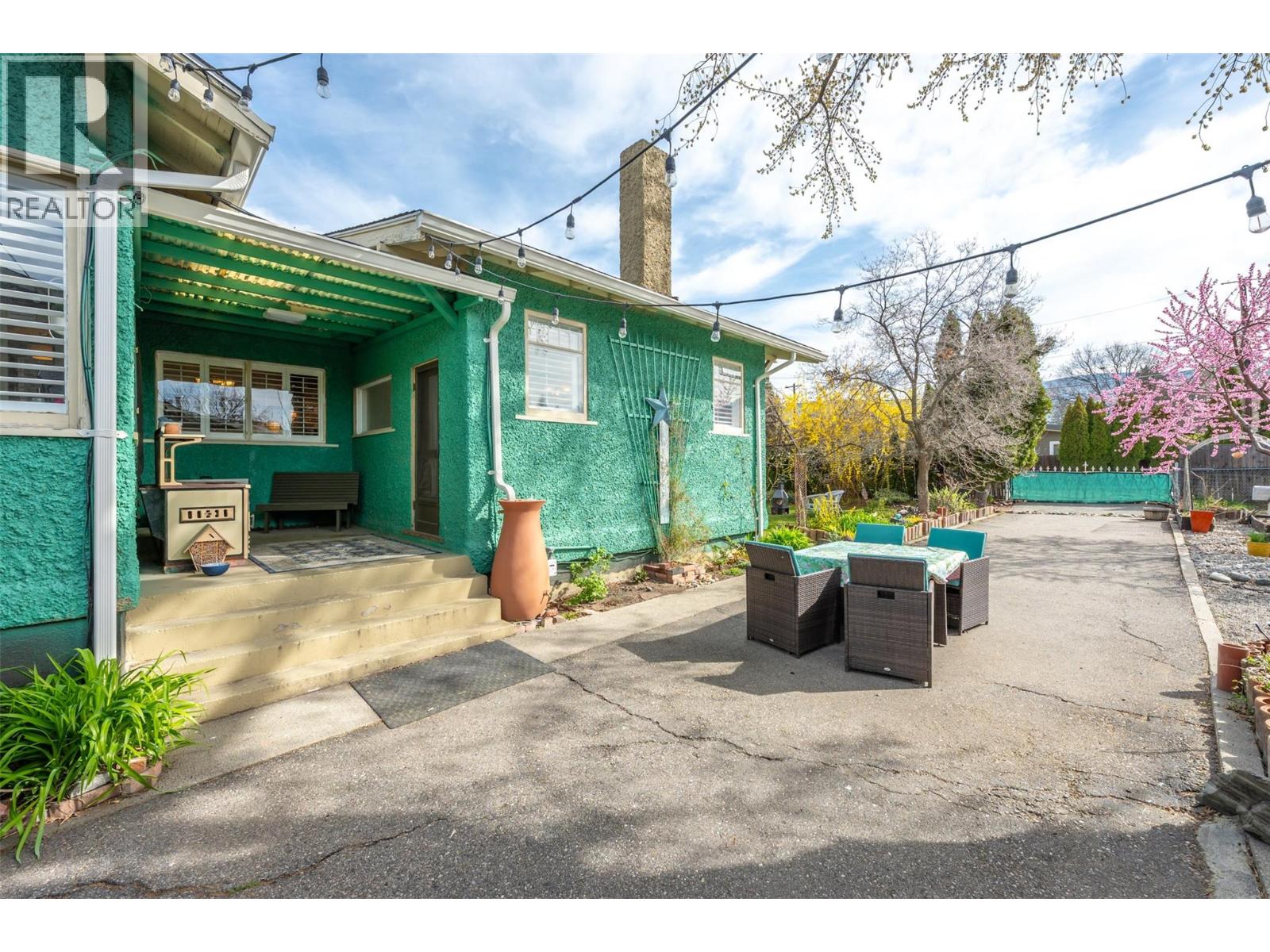 100 HUTH Avenue, Penticton