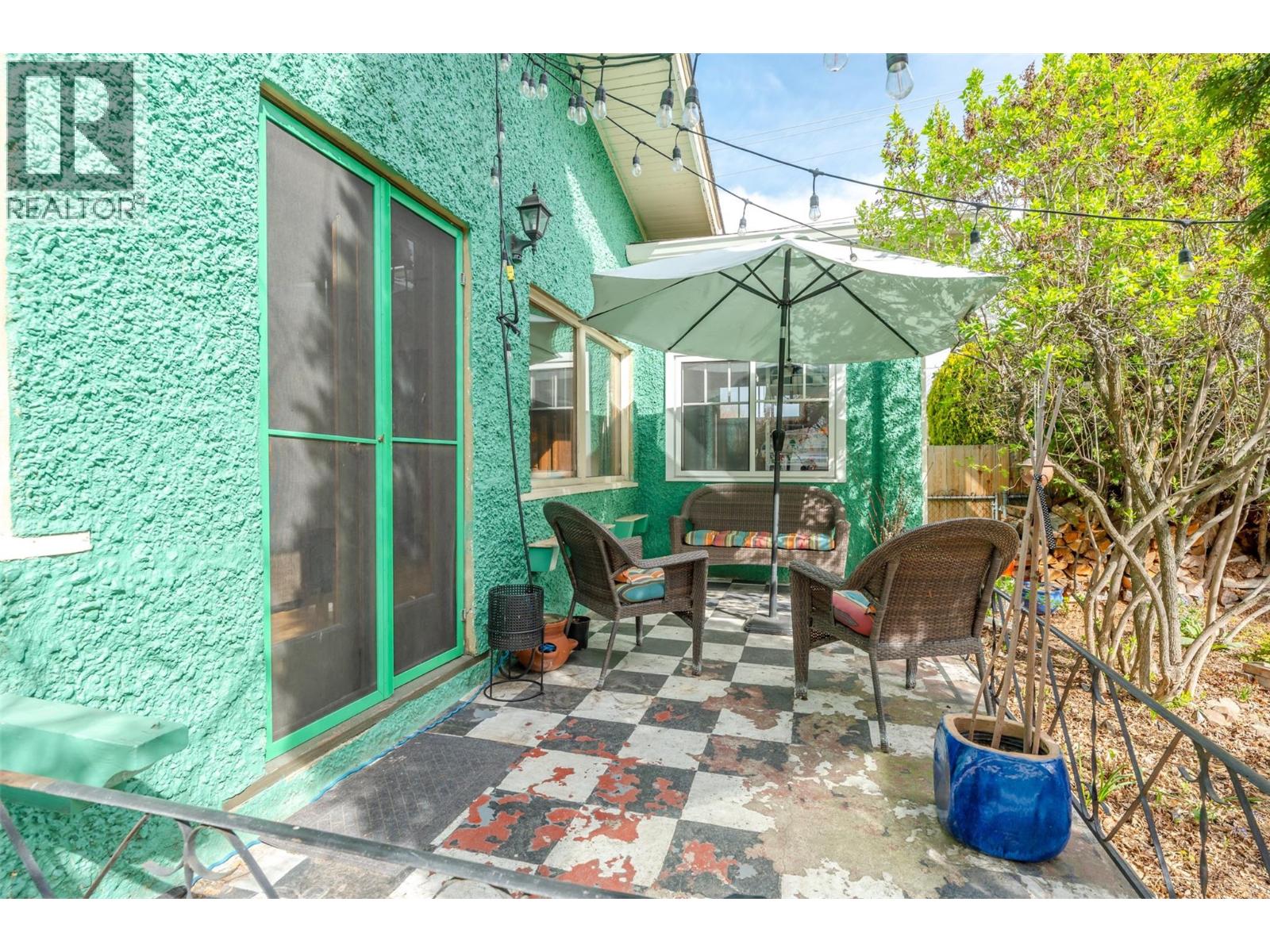 100 HUTH Avenue, Penticton