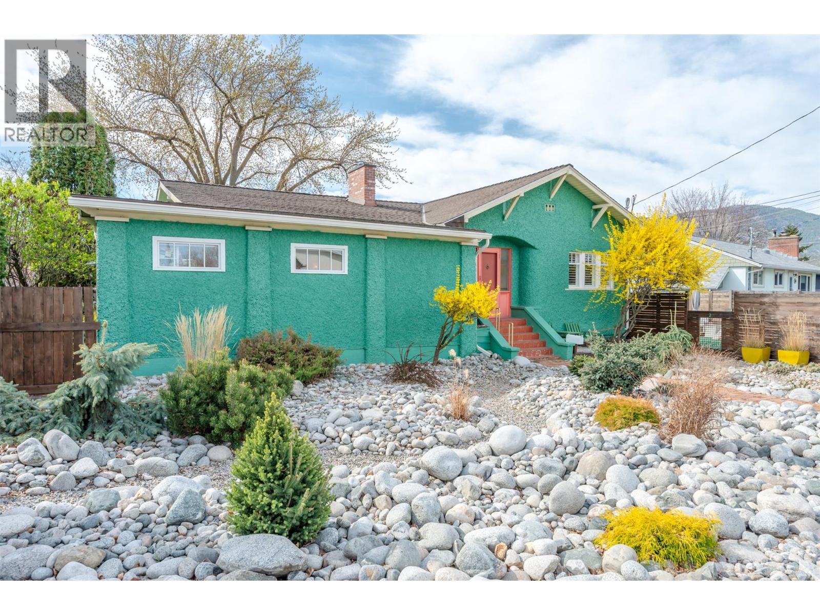 100 HUTH Avenue, Penticton