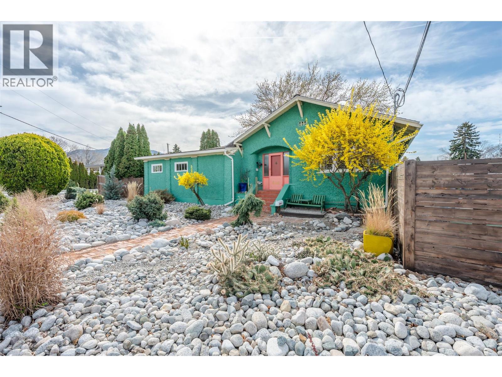 100 HUTH Avenue, Penticton