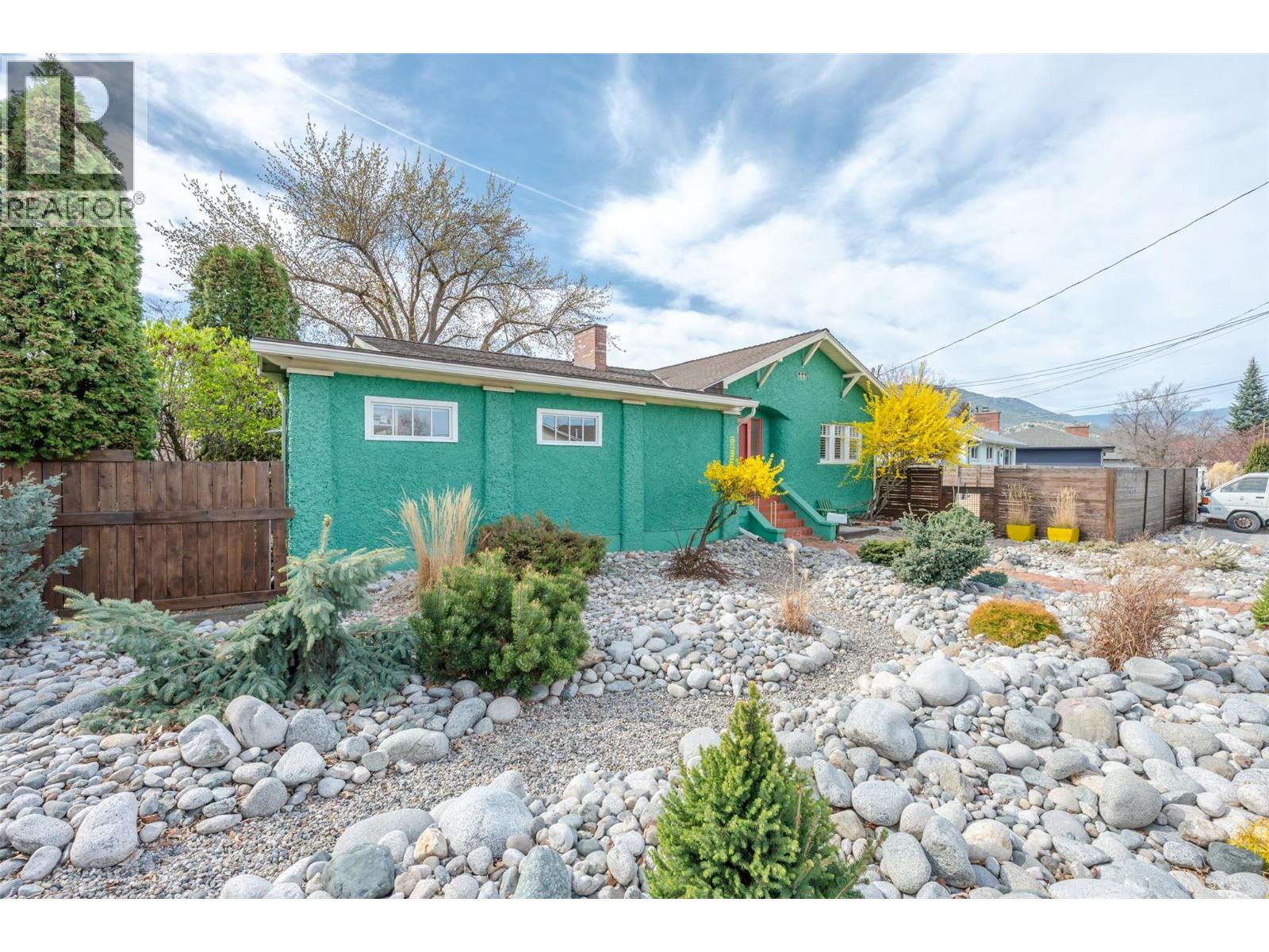 100 HUTH Avenue, Penticton