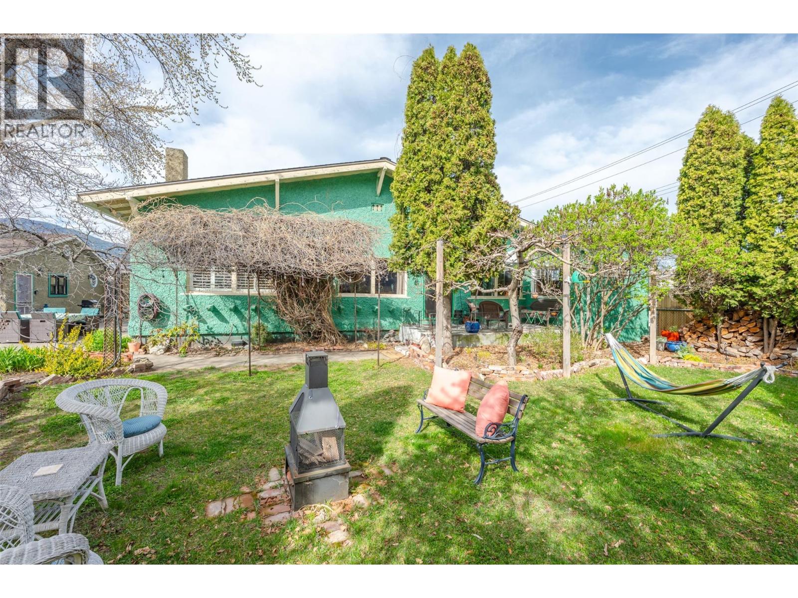 100 HUTH Avenue, Penticton