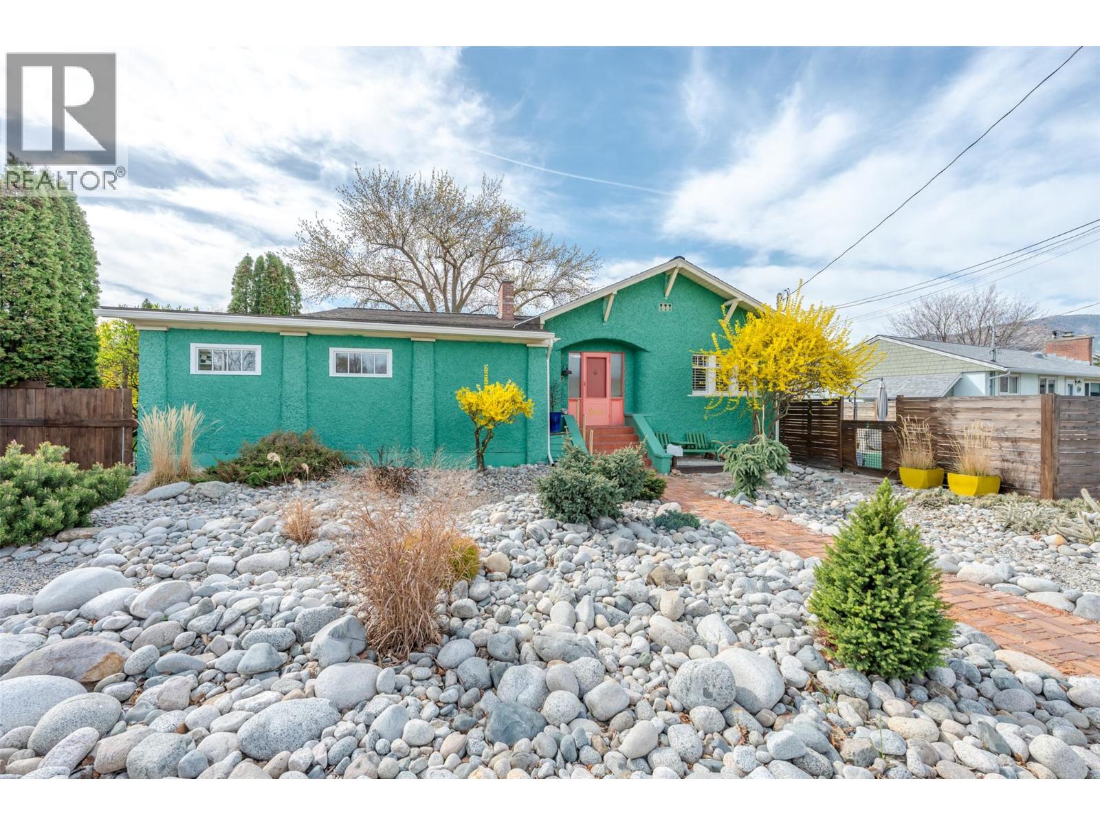 100 HUTH Avenue, Penticton