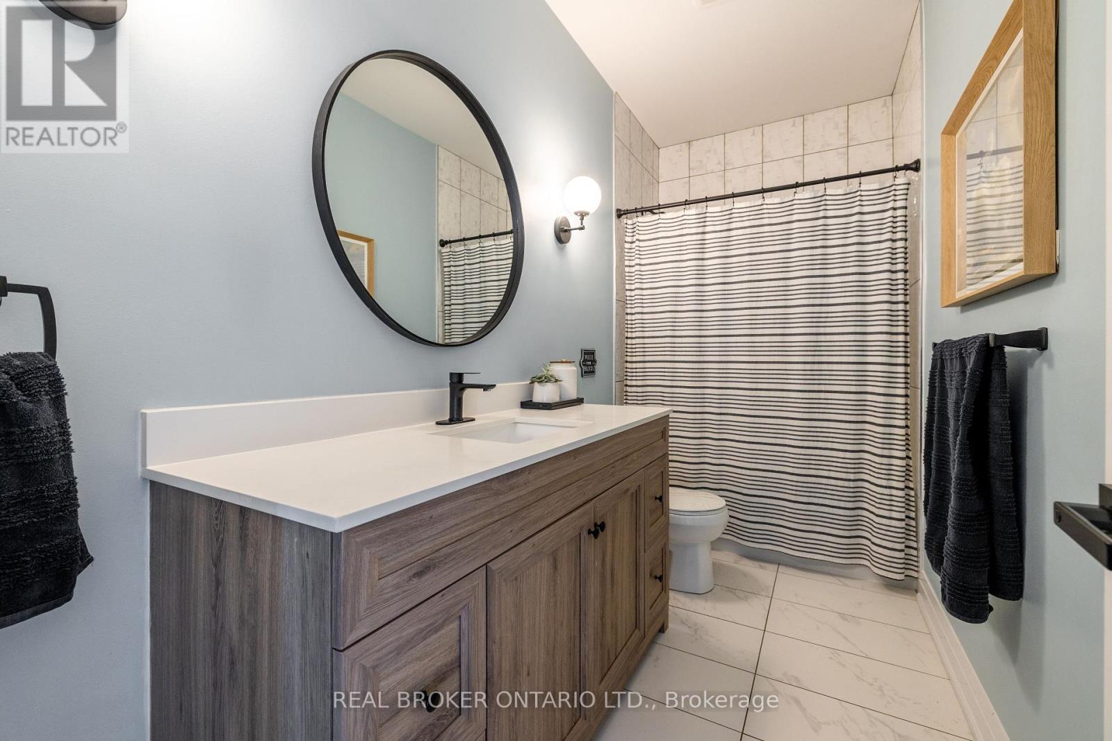 19 CHESLOCK CRESCENT - 18