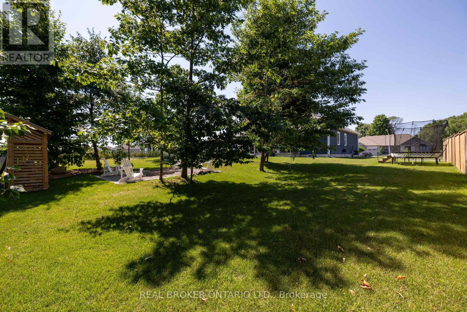 19 CHESLOCK CRESCENT - 32
