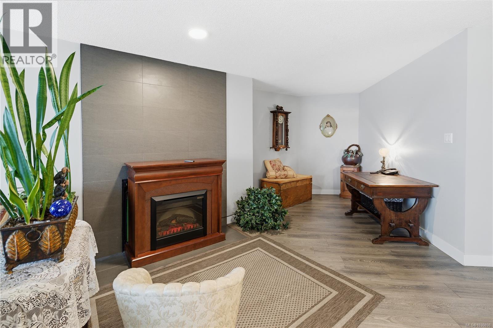 611 2562 Departure Bay Rd, Nanaimo