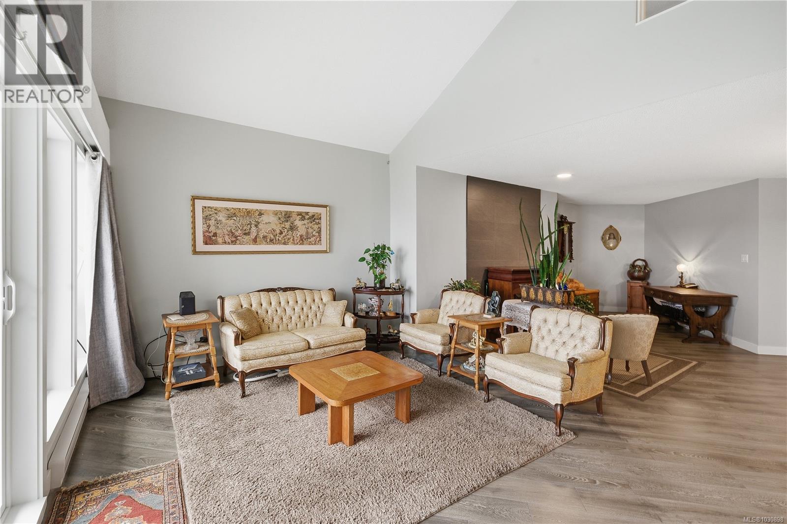 611 2562 Departure Bay Rd, Nanaimo