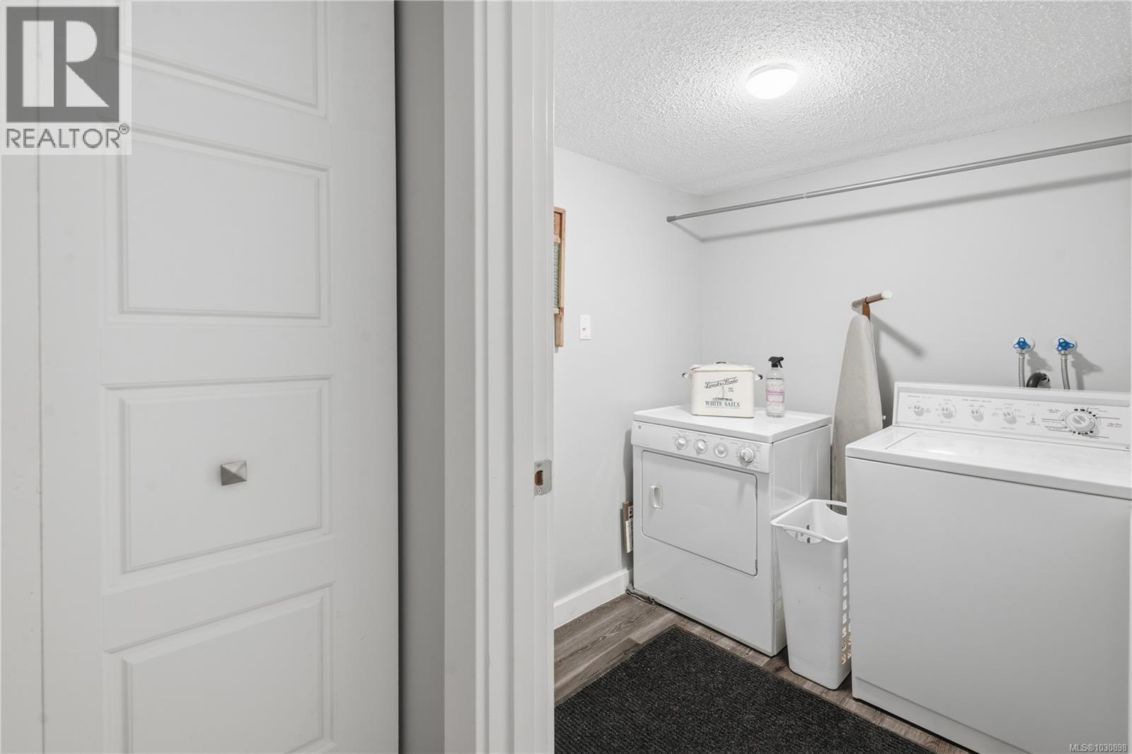 611 2562 Departure Bay Rd, Nanaimo