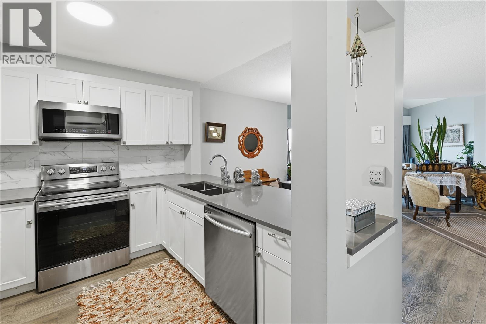 611 2562 Departure Bay Rd, Nanaimo