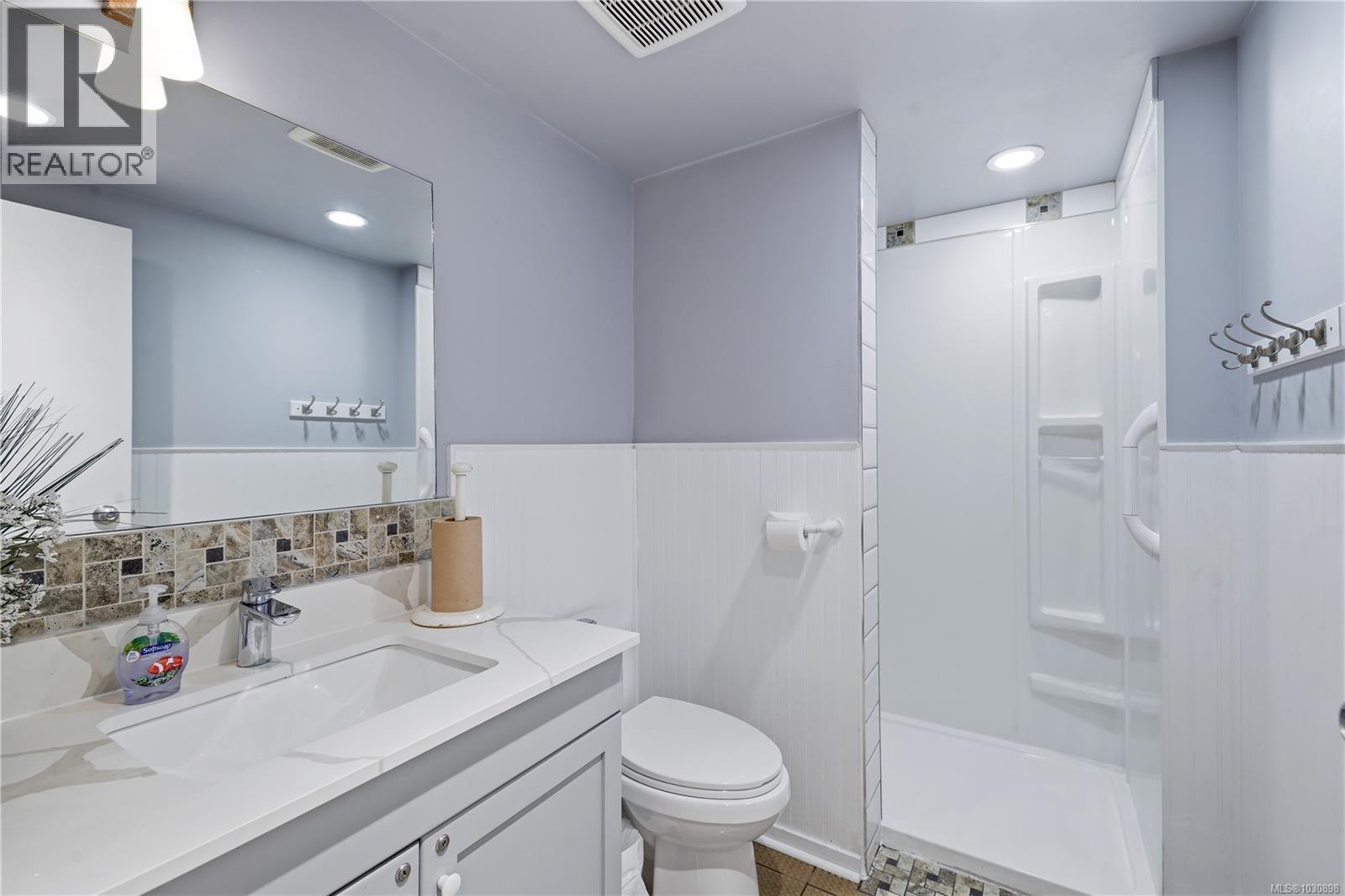 611 2562 Departure Bay Rd, Nanaimo