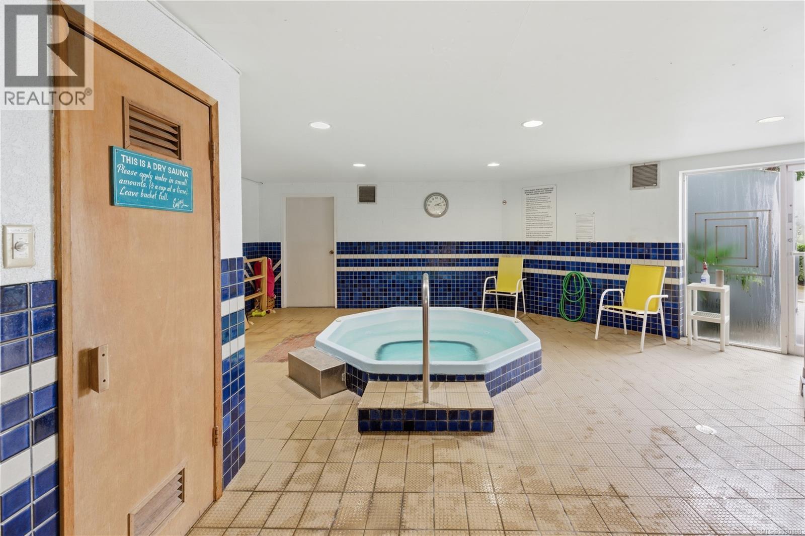 611 2562 Departure Bay Rd, Nanaimo