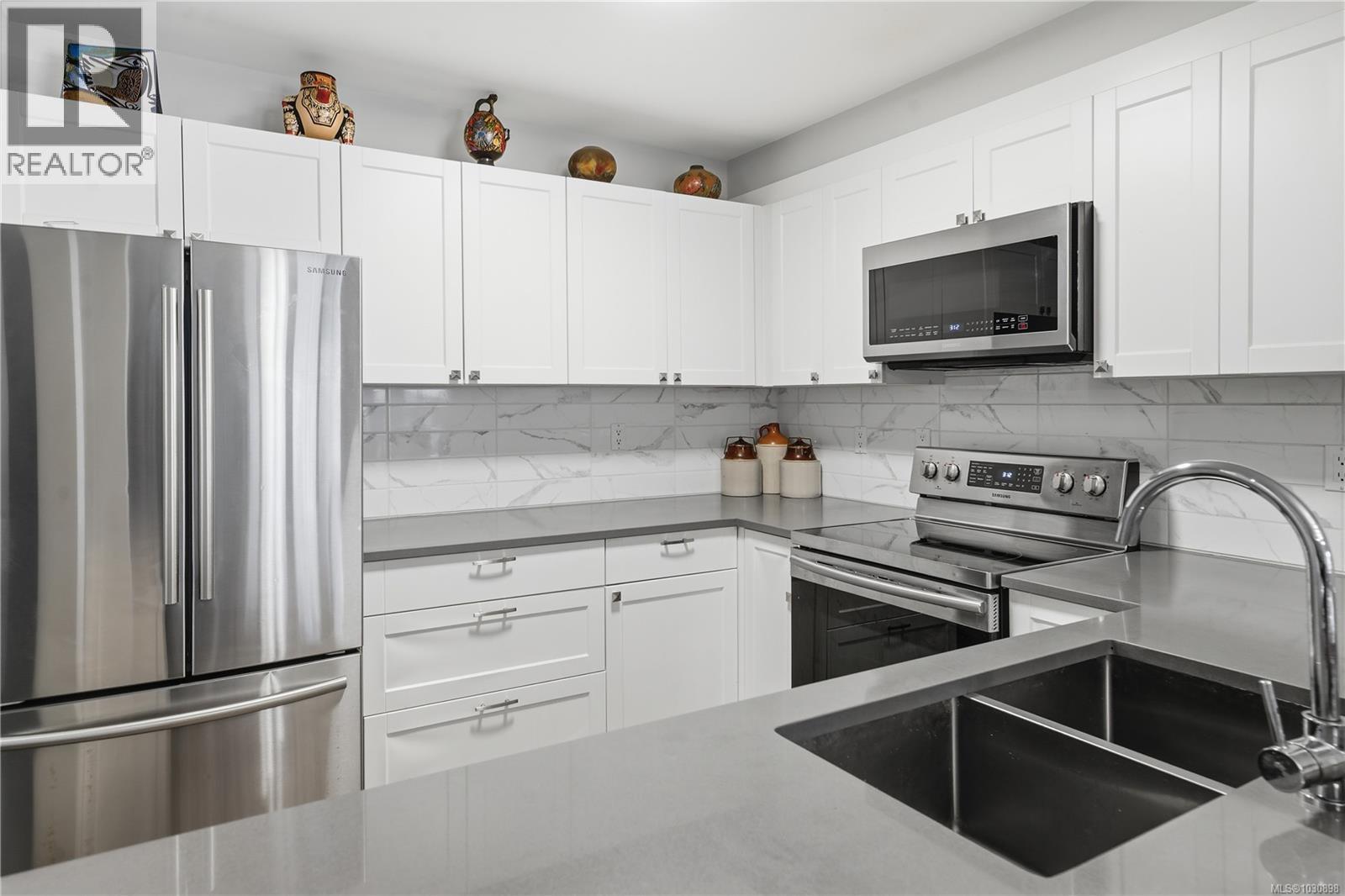 611 2562 Departure Bay Rd, Nanaimo