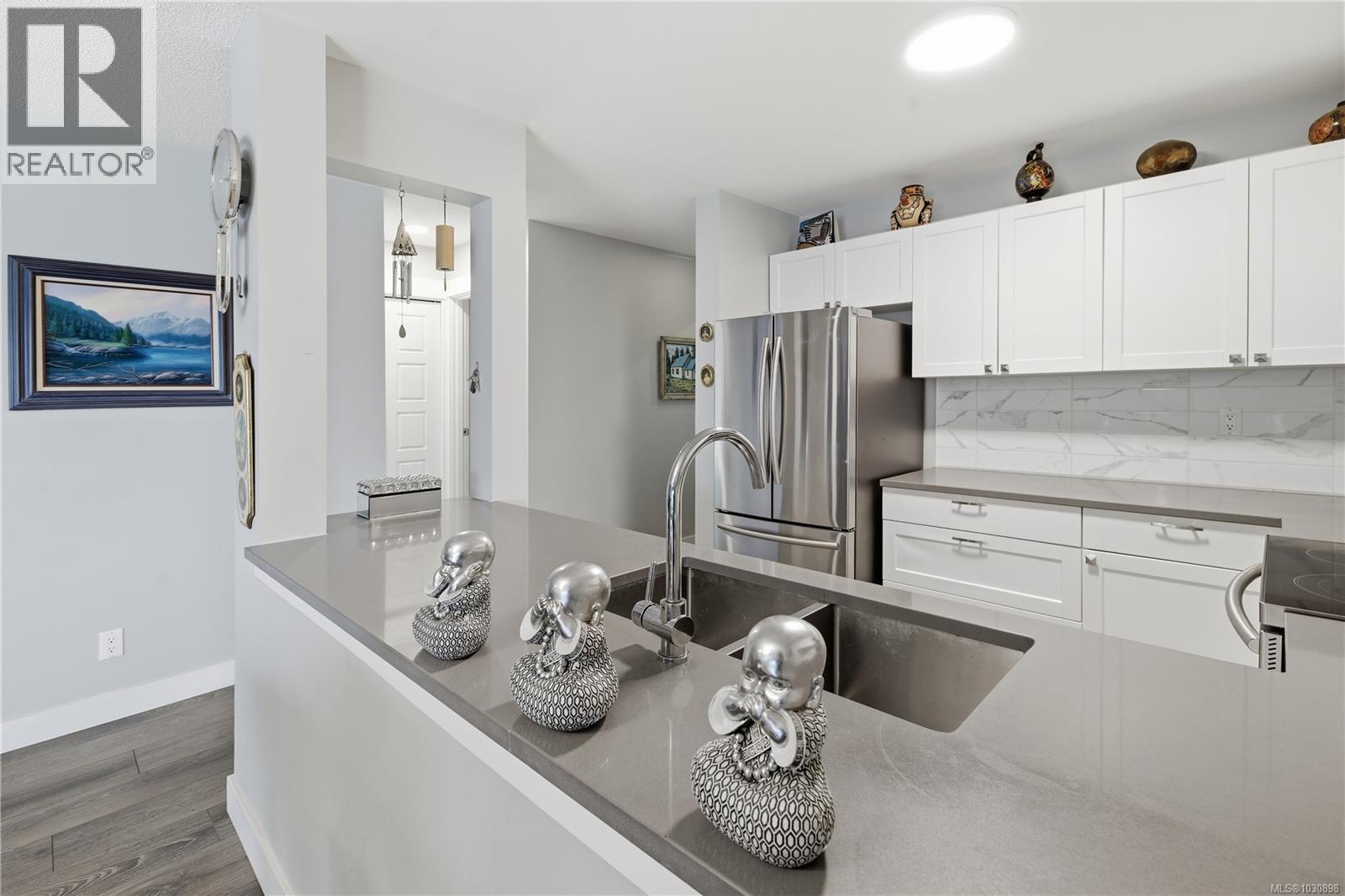 611 2562 Departure Bay Rd, Nanaimo