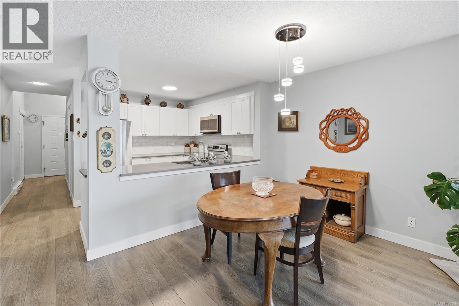 611 2562 Departure Bay Rd, Nanaimo