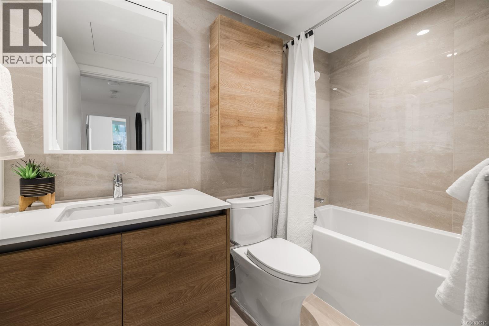 204 369 Tyee Rd, Victoria