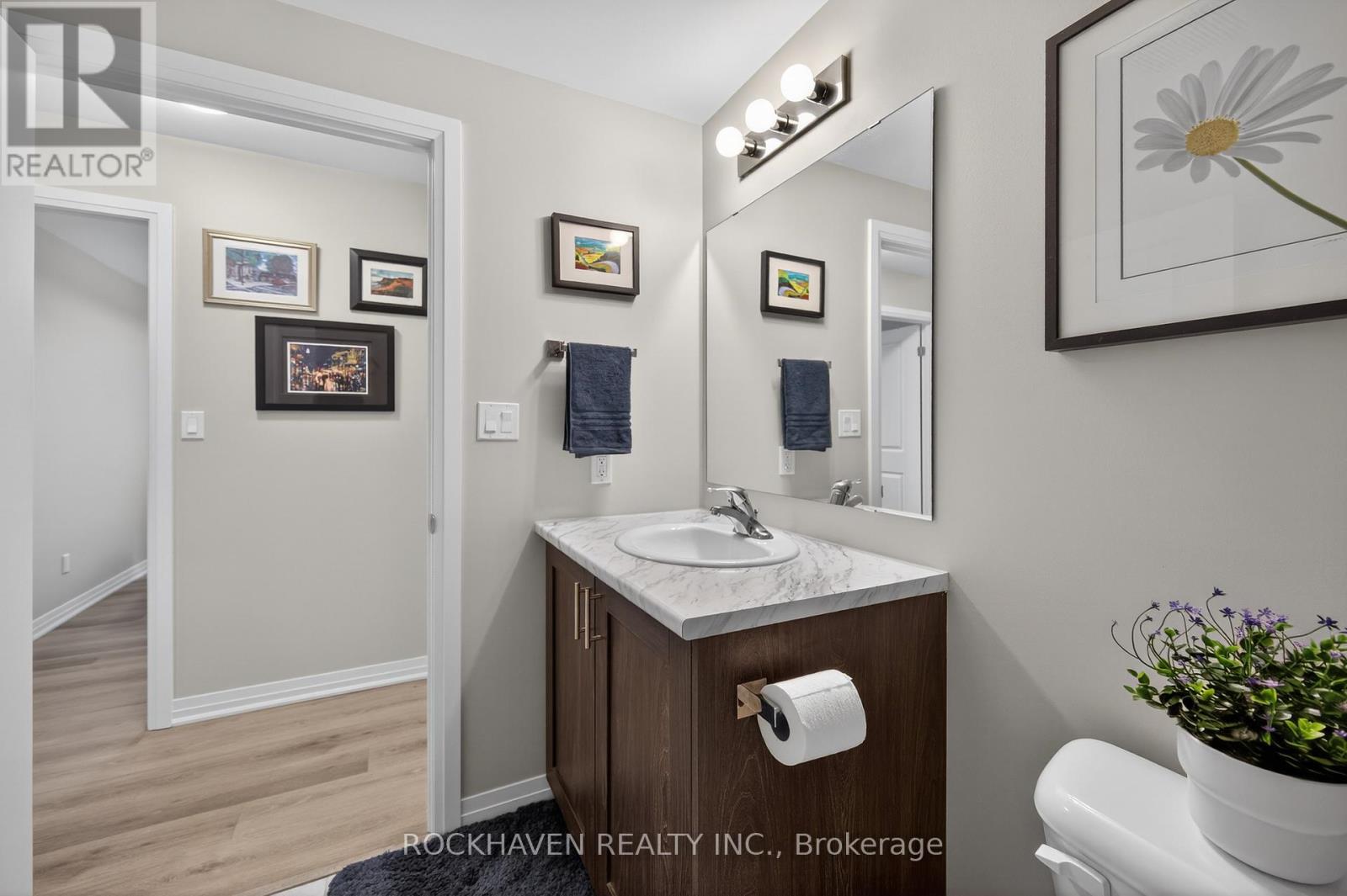 #209 5 HAMILTON STREET N - 24