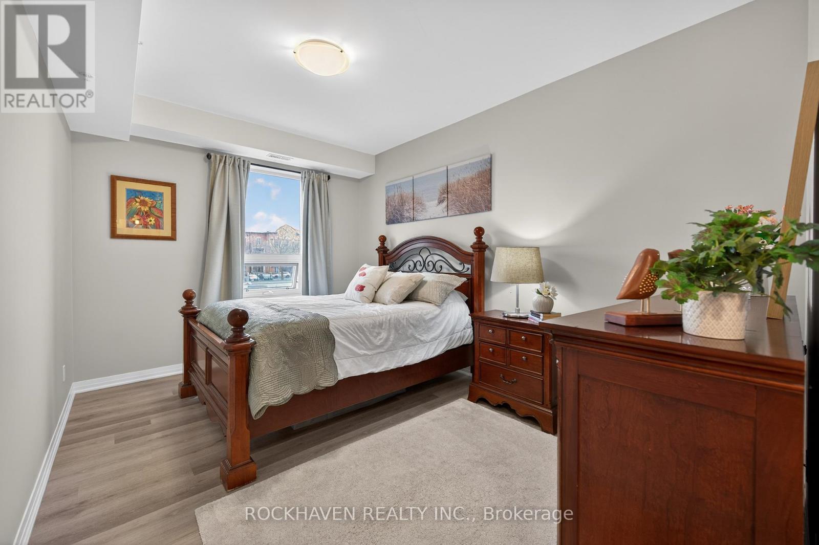 #209 5 HAMILTON STREET N - 25