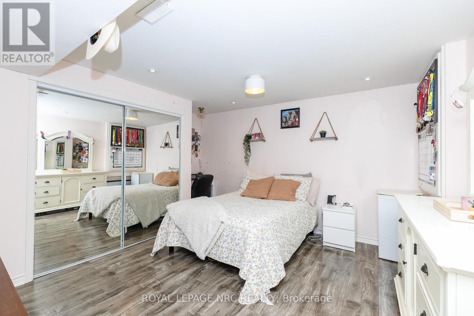 16 LEONARD DRIVE - 26