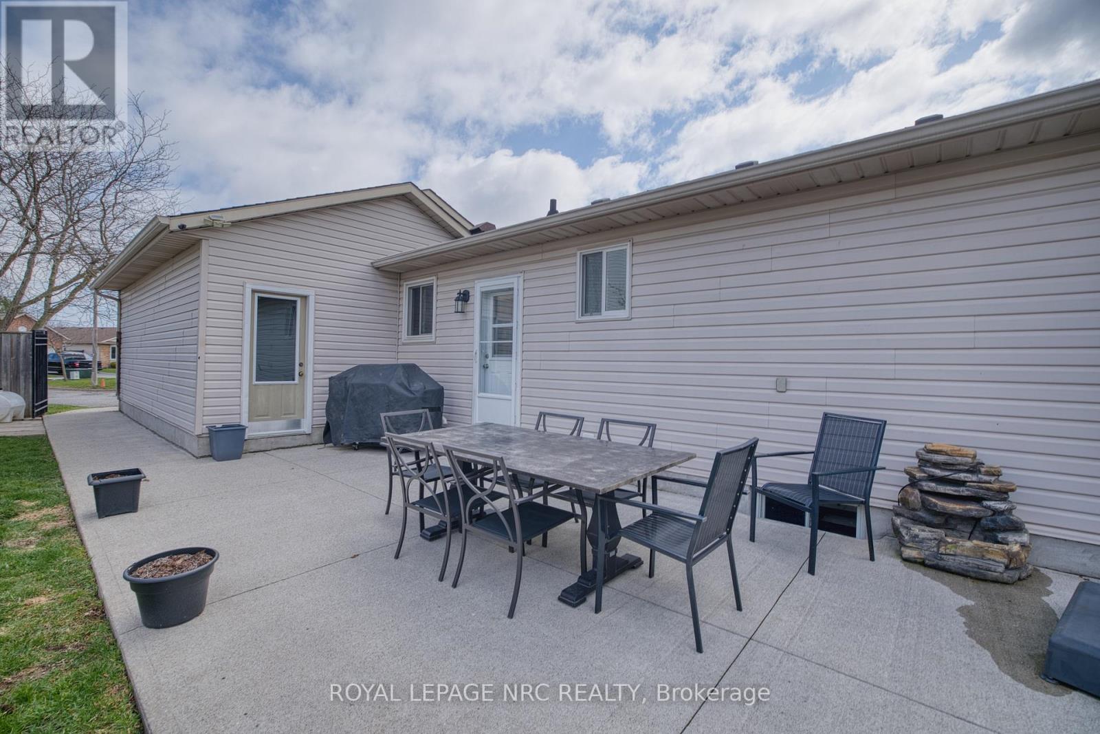 16 LEONARD DRIVE - 33