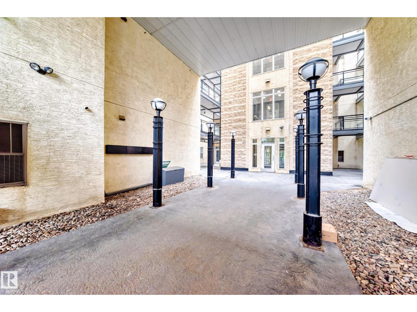 #303 10531 117 ST NW, Edmonton