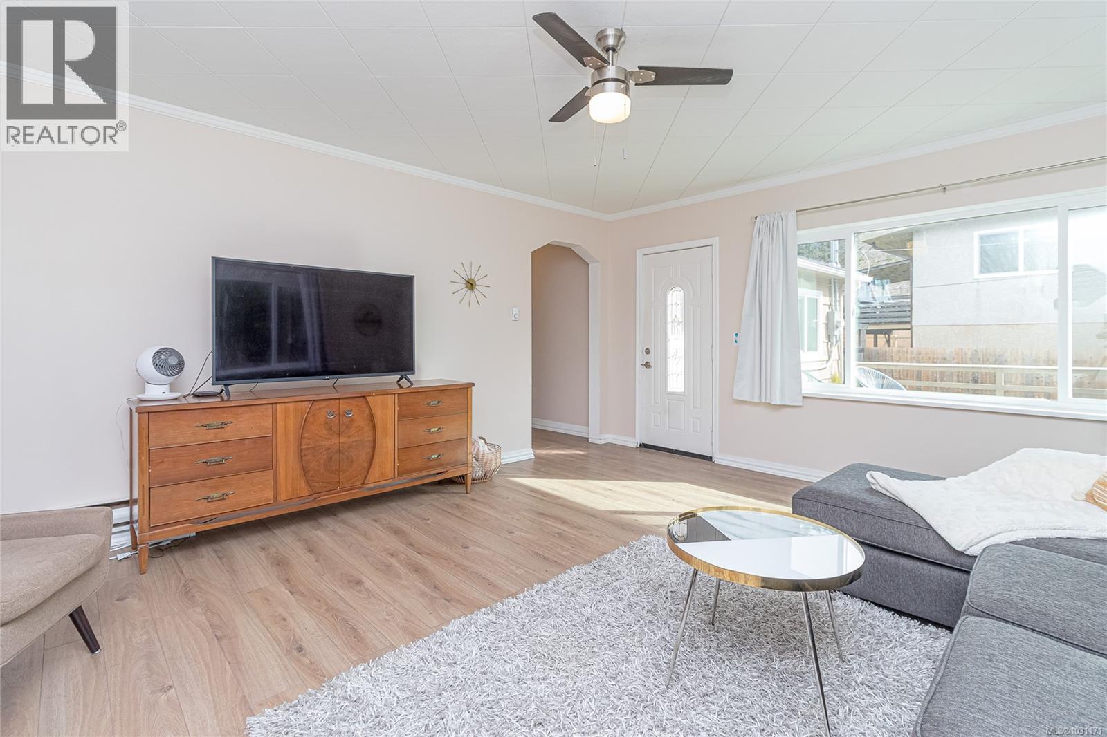 73 Cowichan Ave W, Lake Cowichan