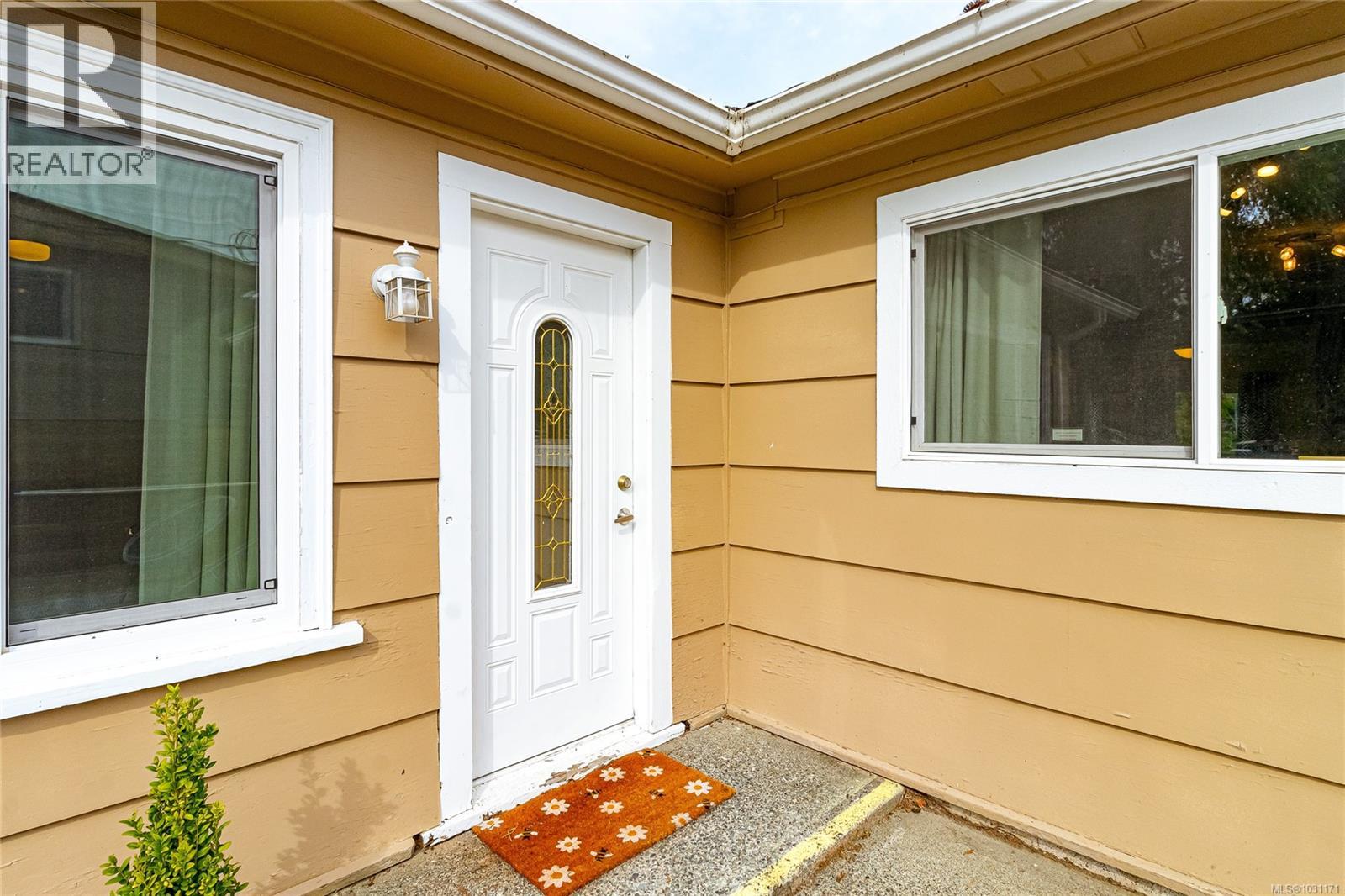 73 Cowichan Ave W, Lake Cowichan