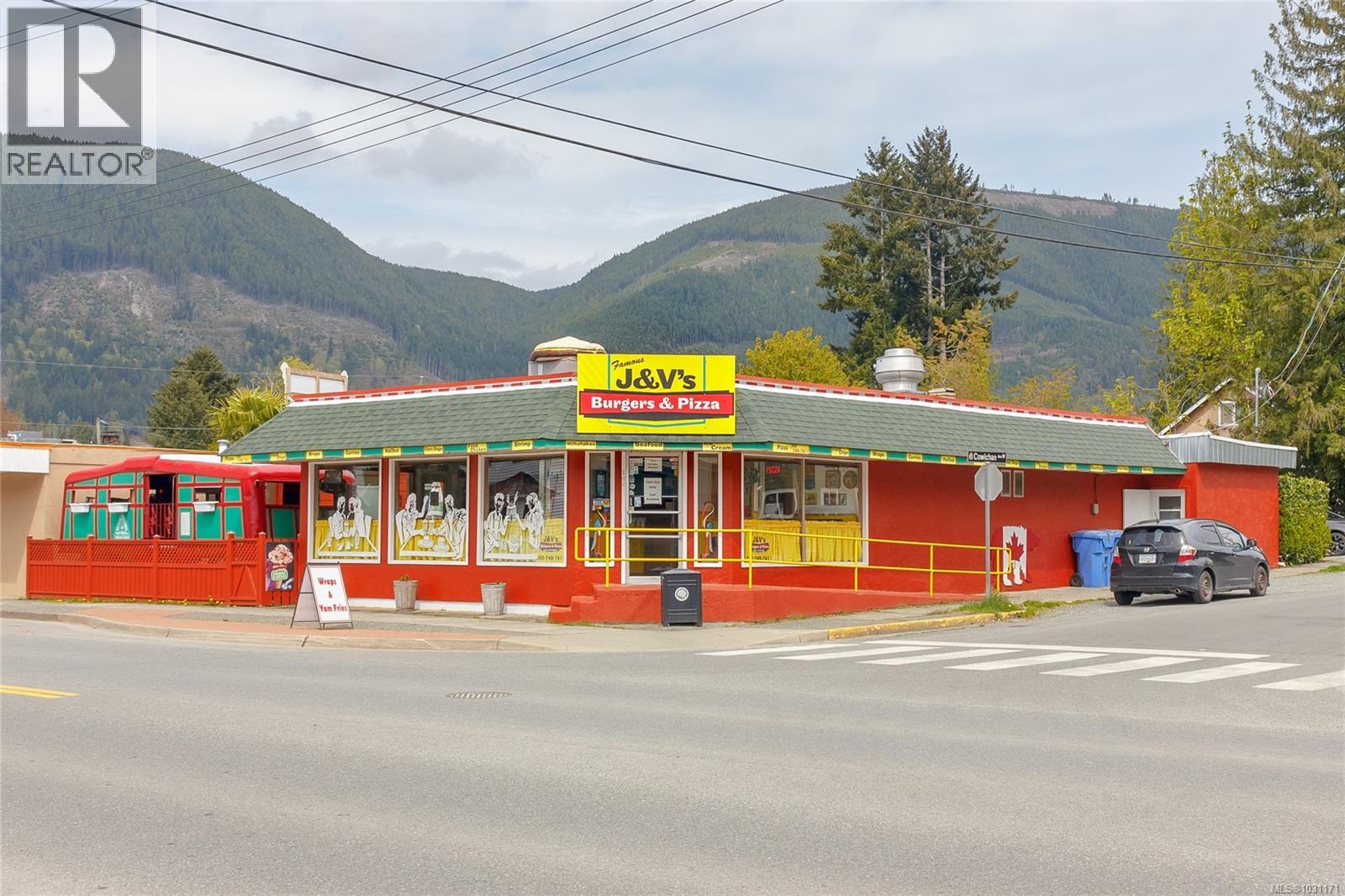 73 Cowichan Ave W, Lake Cowichan