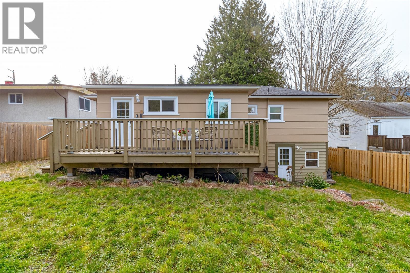 73 Cowichan Ave W, Lake Cowichan