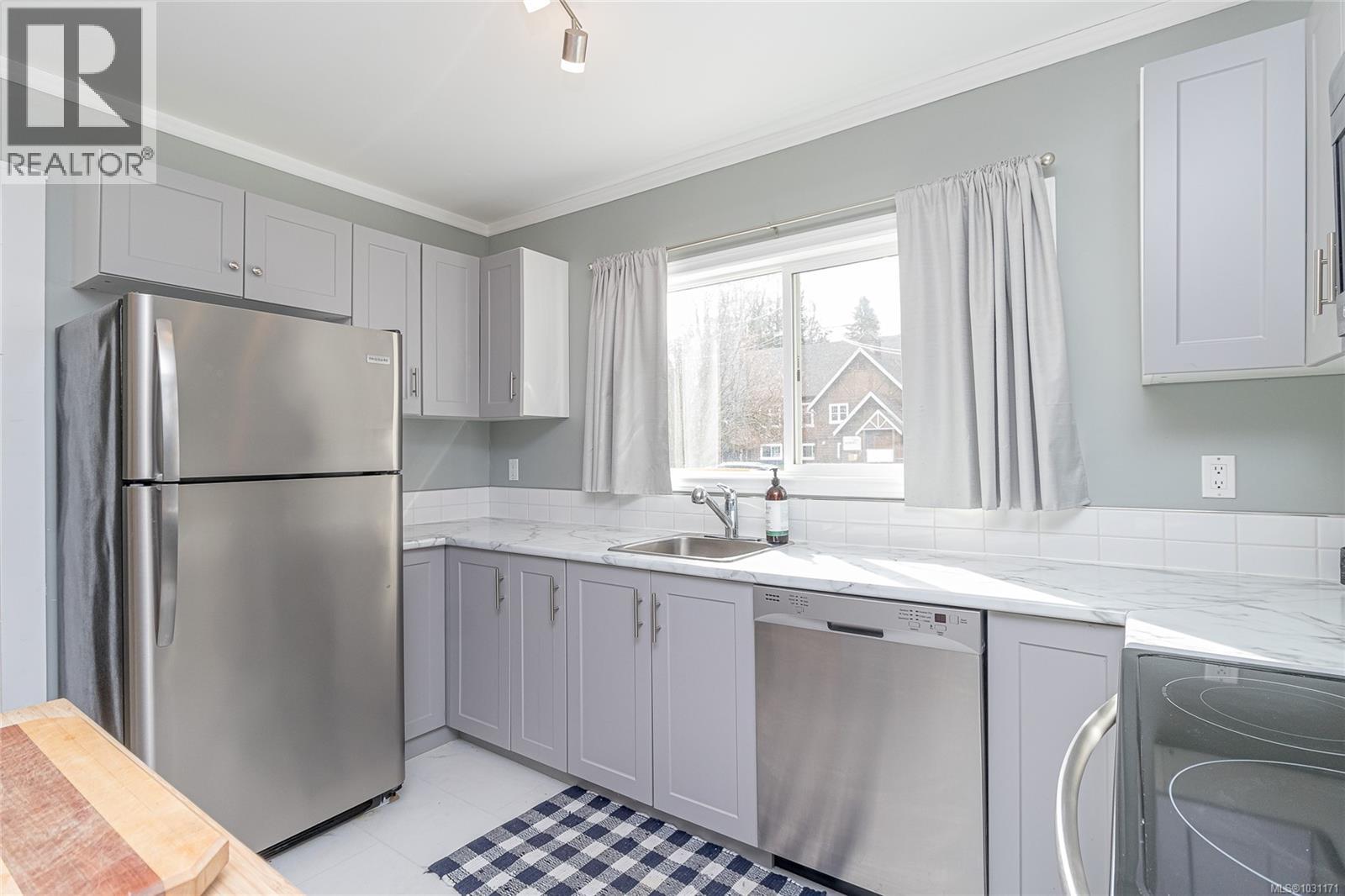 73 Cowichan Ave W, Lake Cowichan