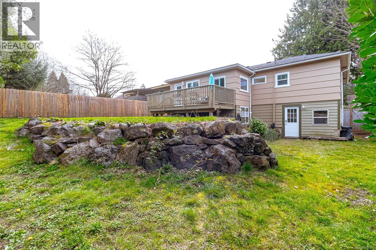 73 Cowichan Ave W, Lake Cowichan