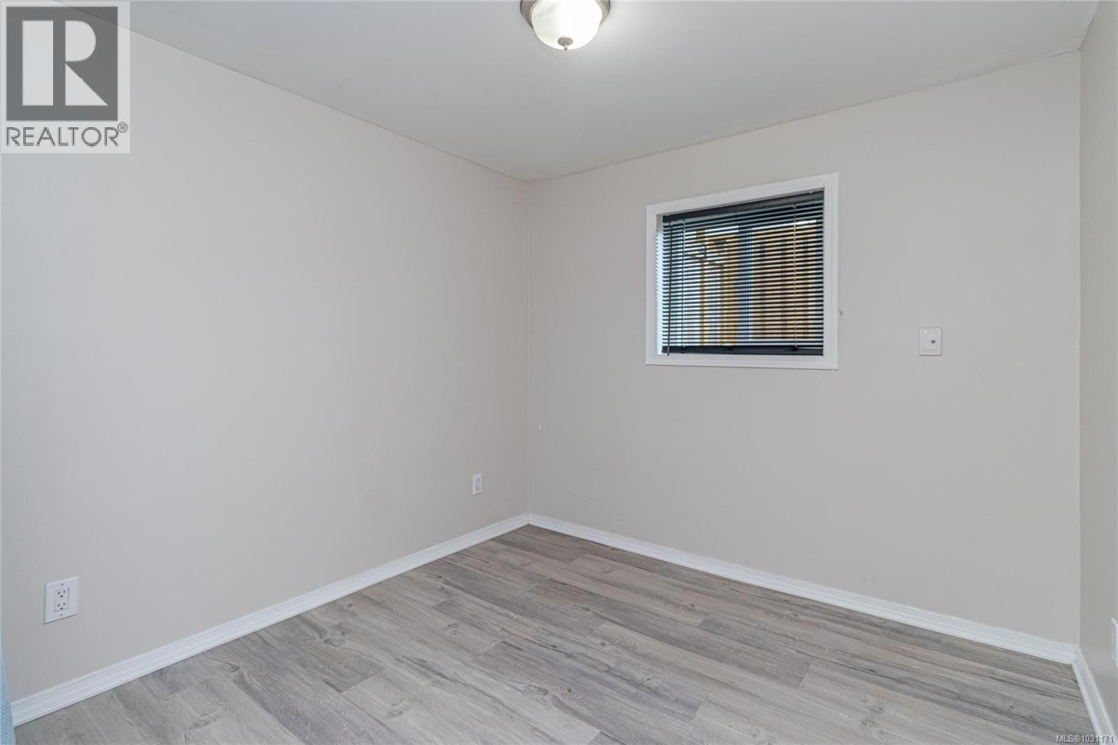 73 Cowichan Ave W - 30