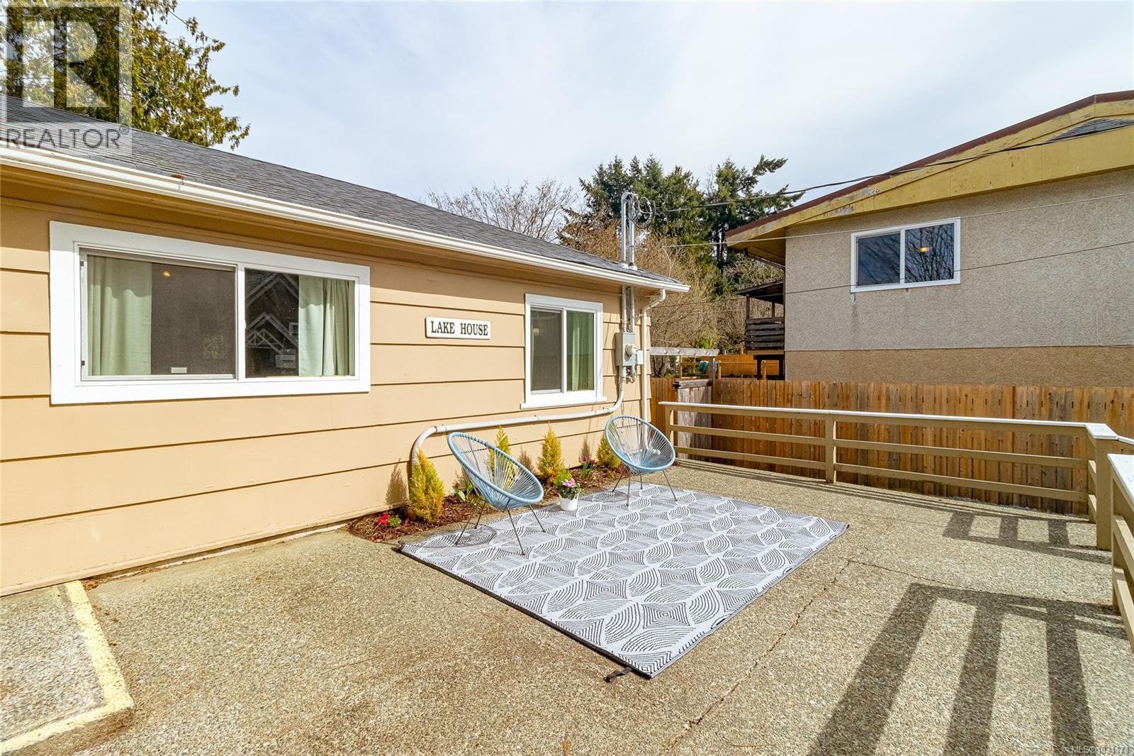 73 Cowichan Ave W, Lake Cowichan