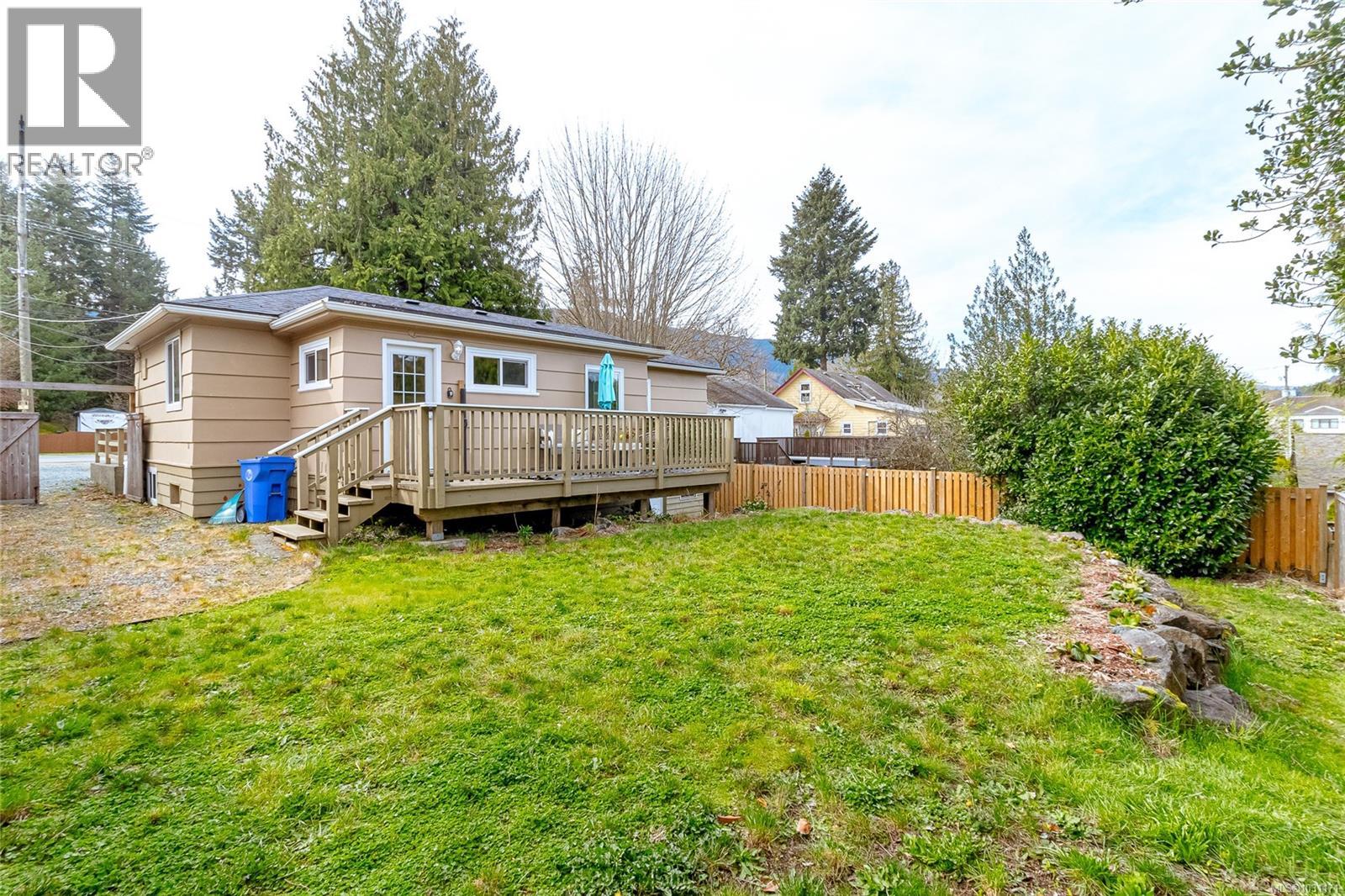 73 Cowichan Ave W, Lake Cowichan
