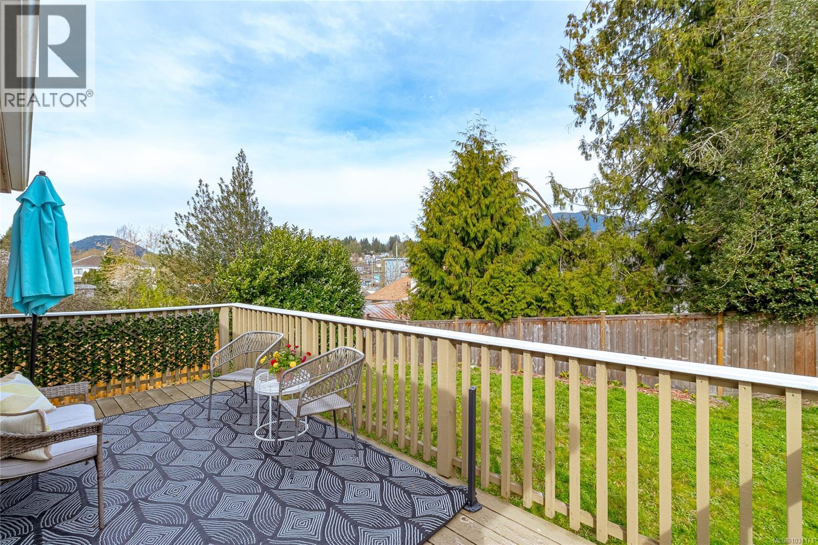 73 Cowichan Ave W, Lake Cowichan