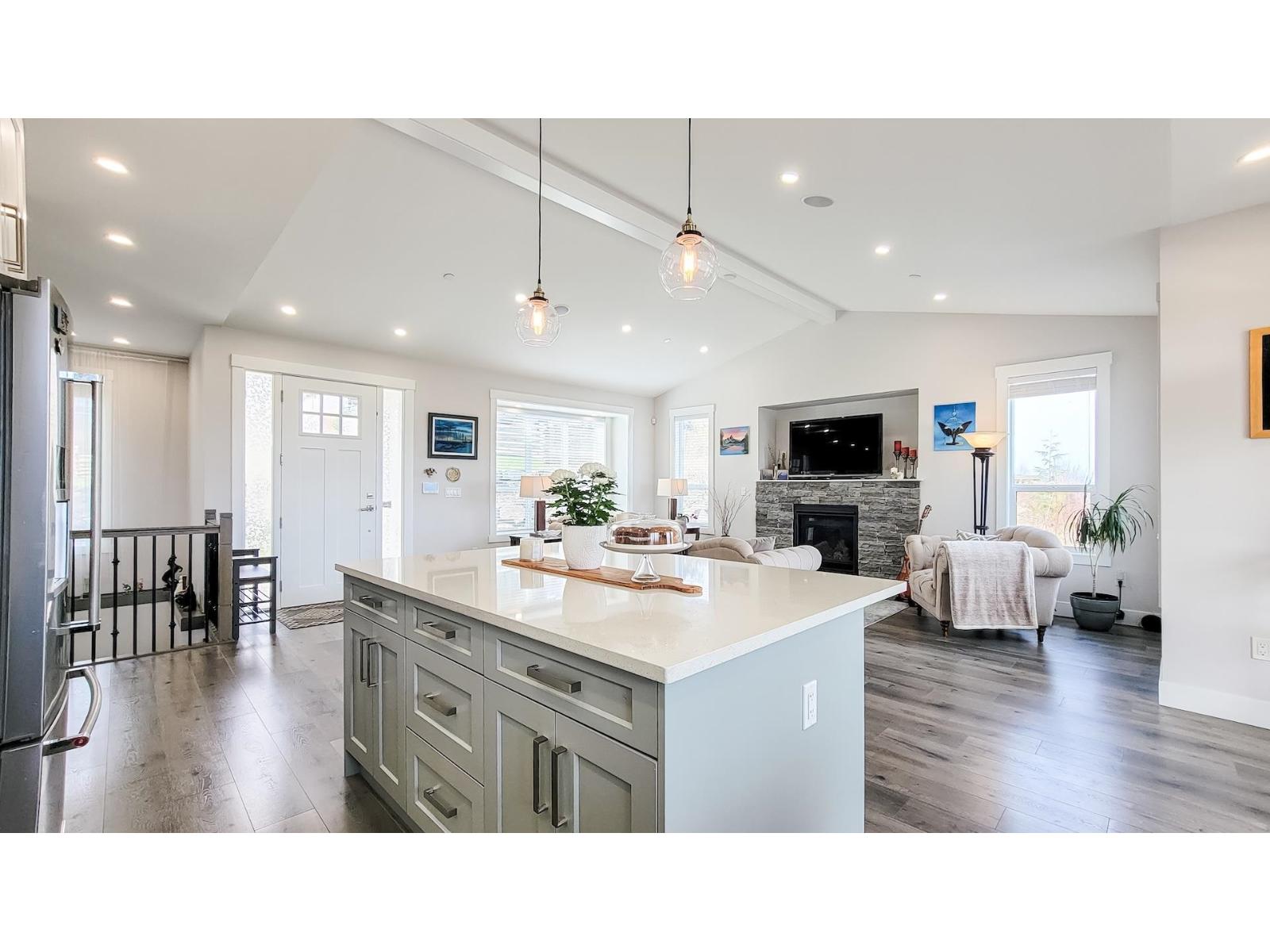 1 8295 NIXON ROAD, Eastern Hillsides