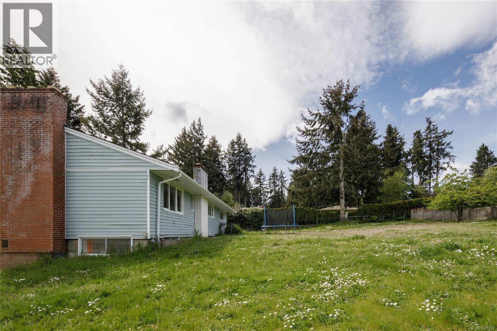 2555 DEPARTURE BAY RD - 26