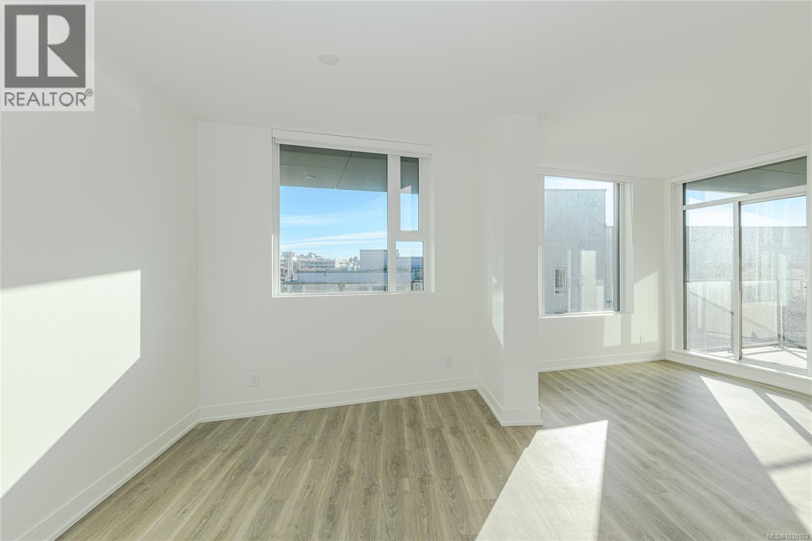 #904 1628 STORE ST - 10