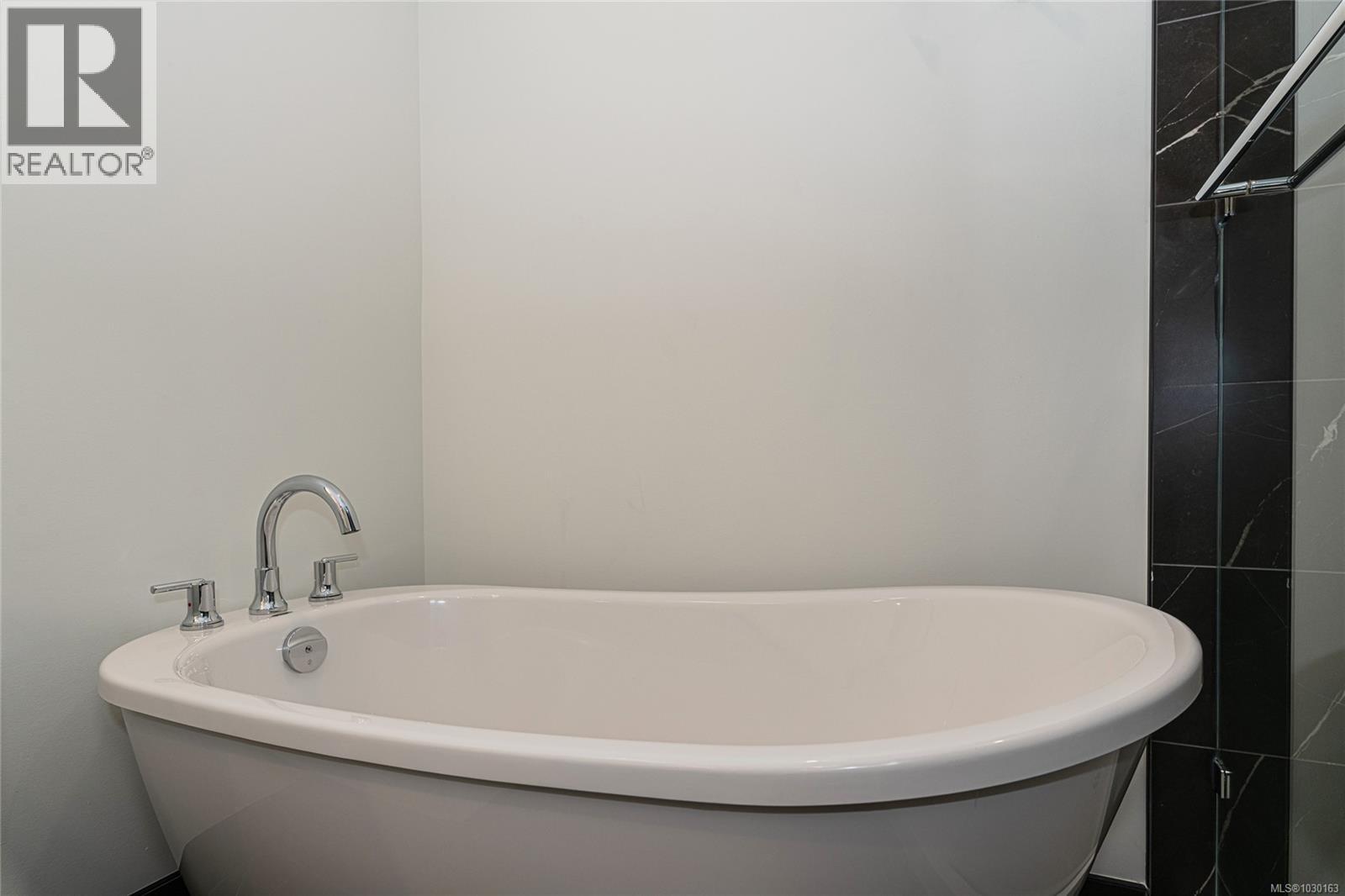 #904 1628 STORE ST - 20