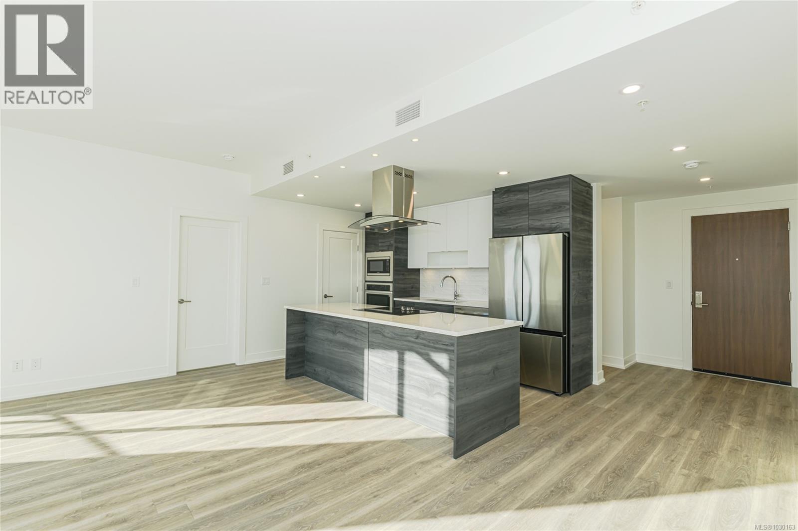 #904 1628 STORE ST - 4