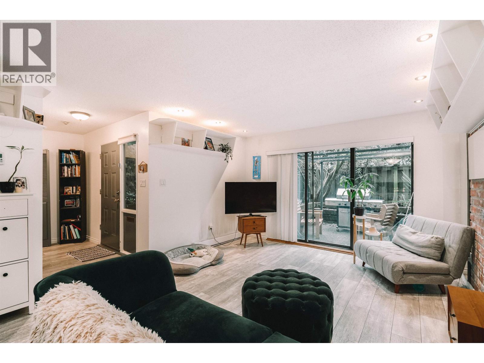 8 365 GINGER DRIVE, New Westminster