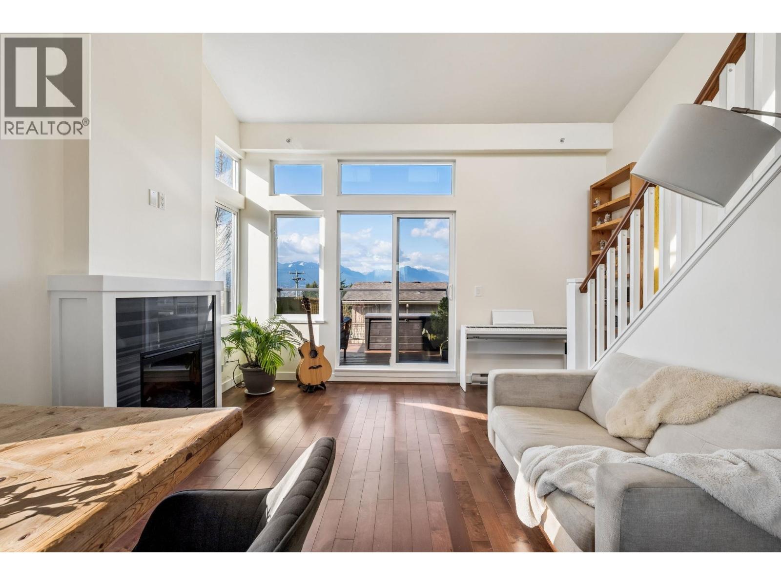 18 3788 LAUREL STREET